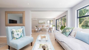 Constantia 4 Bed Luxury Thatched House